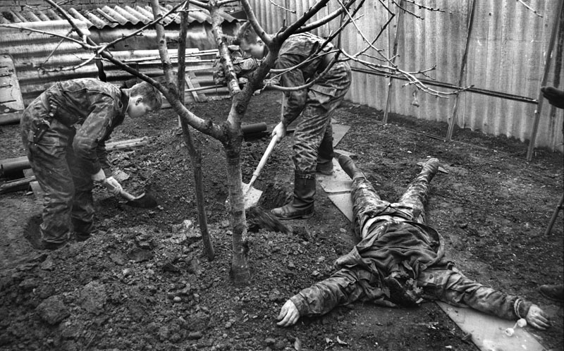 Photo by Oleg Klimov. Beheading. Chechnya.1995