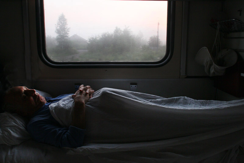 В чем спать в поезде